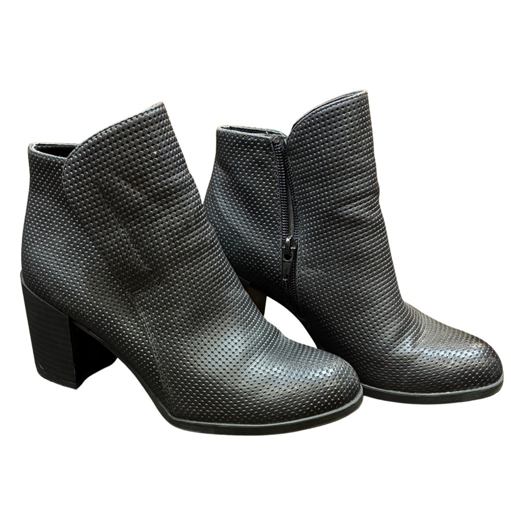 Naturalizer Holt Black Almond Toe Shoe